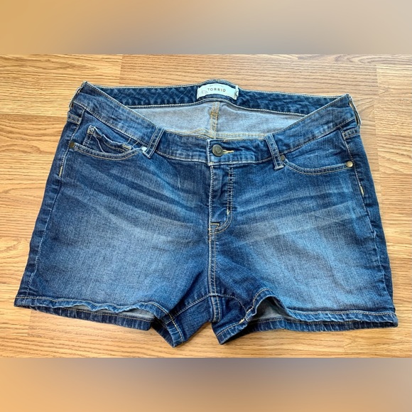 torrid Pants - Torrid Blue Jean Short: PERFECT condition! Size 16